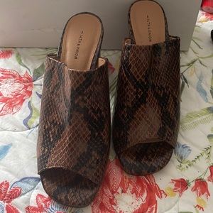 14TH & Union Slip on shoes size 8